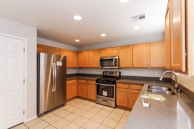 Building Photo - 6015 Ambleshire Ave