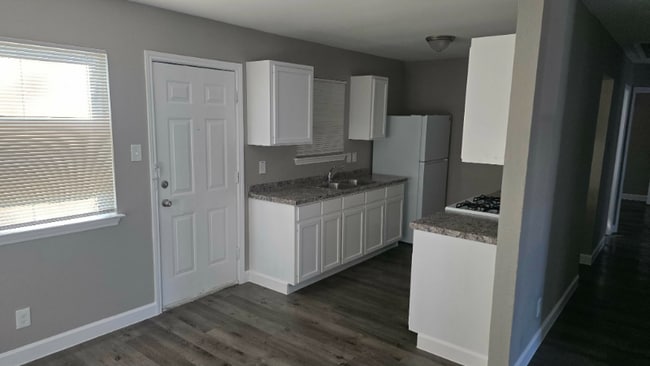 Building Photo - 1418 Colima St