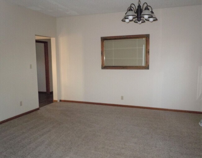 Building Photo - 3-4 Bedroom Executive Home on 5 Acres has 4 Baths and a 3 Car Garage!!