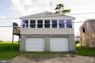 Building Photo - 33372 River View Ave