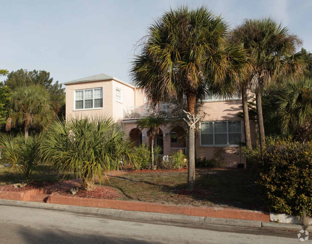 Building Photo - 432 Armada Rd S