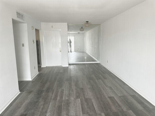 Foto del edificio - 2824 S Bartell Dr