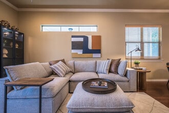 Building Photo - 1115 Kinney Ave