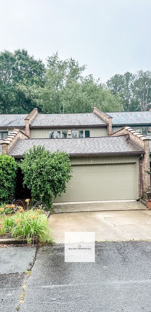 Building Photo - Townhouse available on Lake Hartwell—comes with a water view!