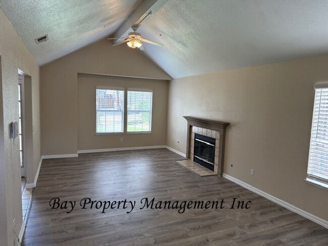 Foto del edificio - Charming 2 Bedroom, 2 Bath Home in Creekbr...