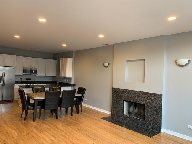 Foto del edificio - 2302 W North Ave