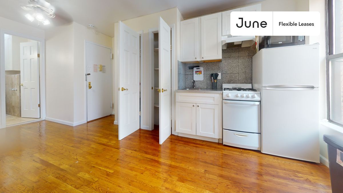 Foto principal - 1365 1st Ave