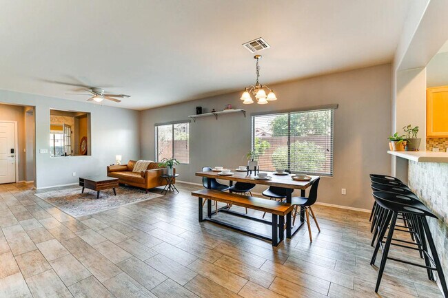 Foto del edificio - 2313 N Presidential Dr