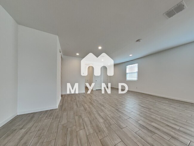 Building Photo - 9513 W Turney Ave