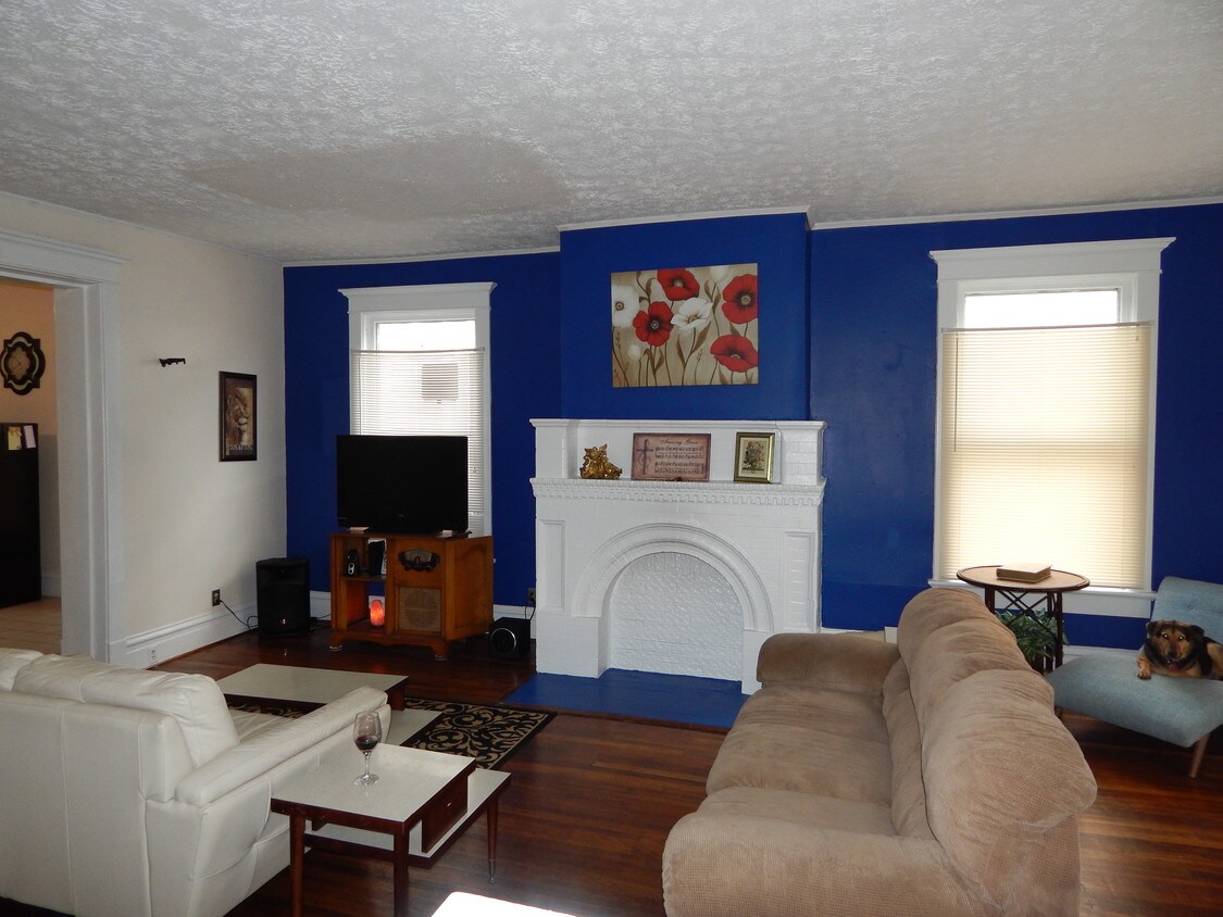 Primary Photo - 1105 S Linwood Ave