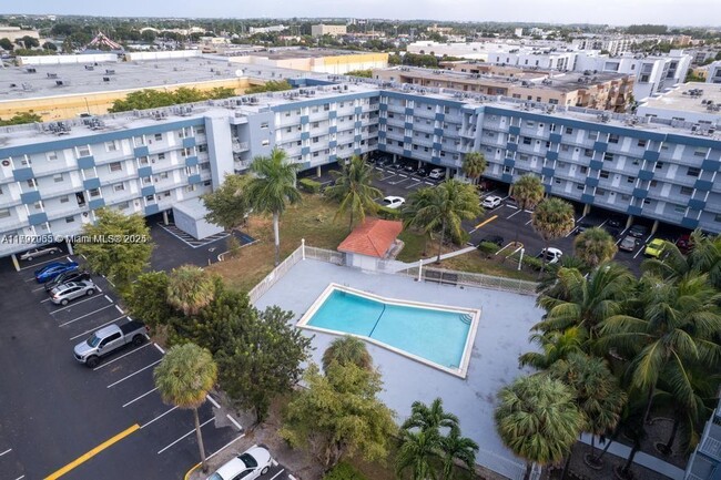 Foto del edificio - 1655 W 44th Pl