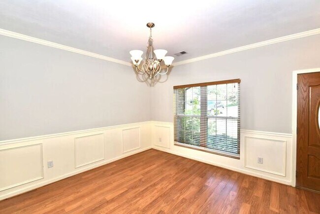 Building Photo - 225 Willow Trace Ct