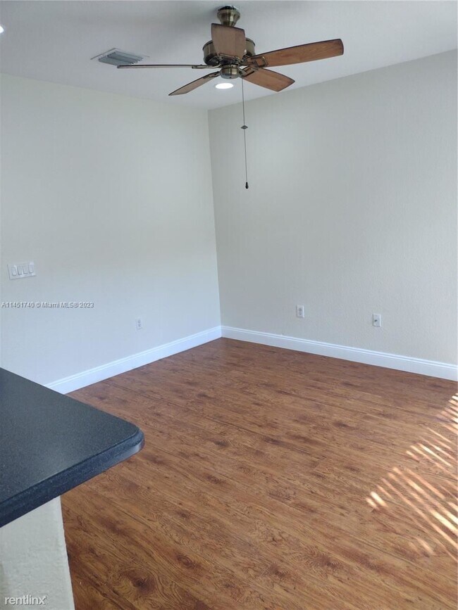 Building Photo - 4 br, 3.5 bath House - 2861 SW 84th Ter # 106