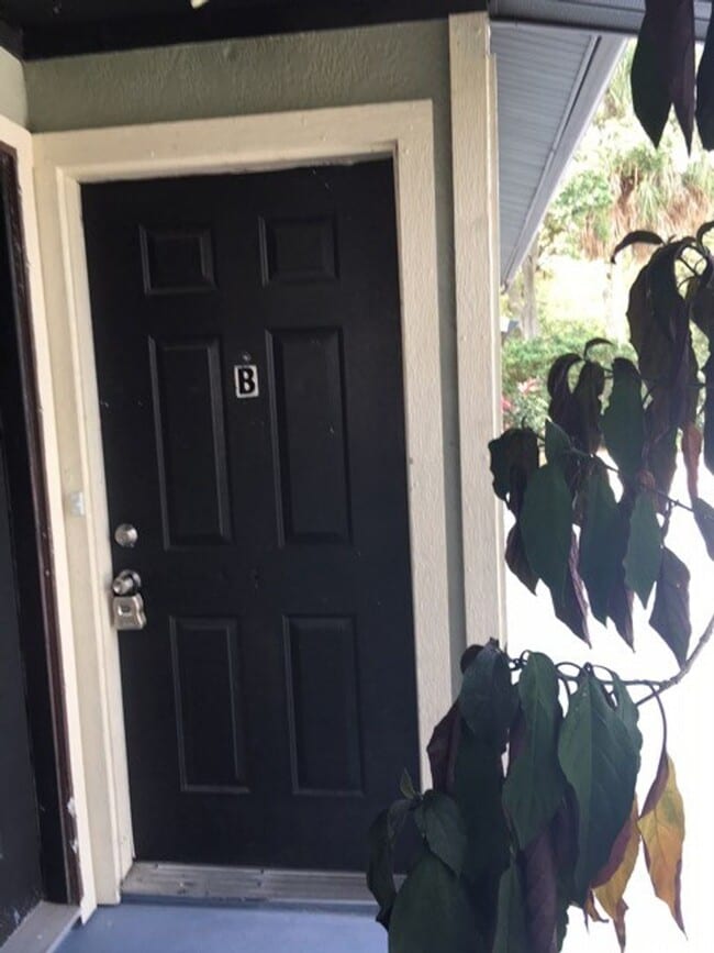 Building Photo - All inclusive 1 bed/ 1 bath Annual Rental ...