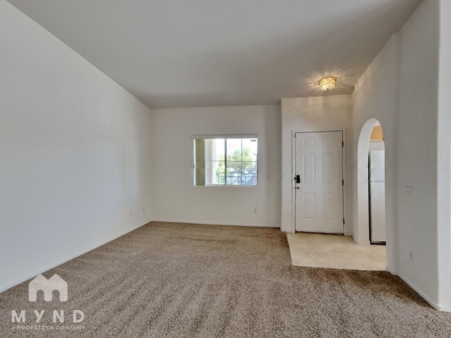 Building Photo - 10553 Pine Glen Ave
