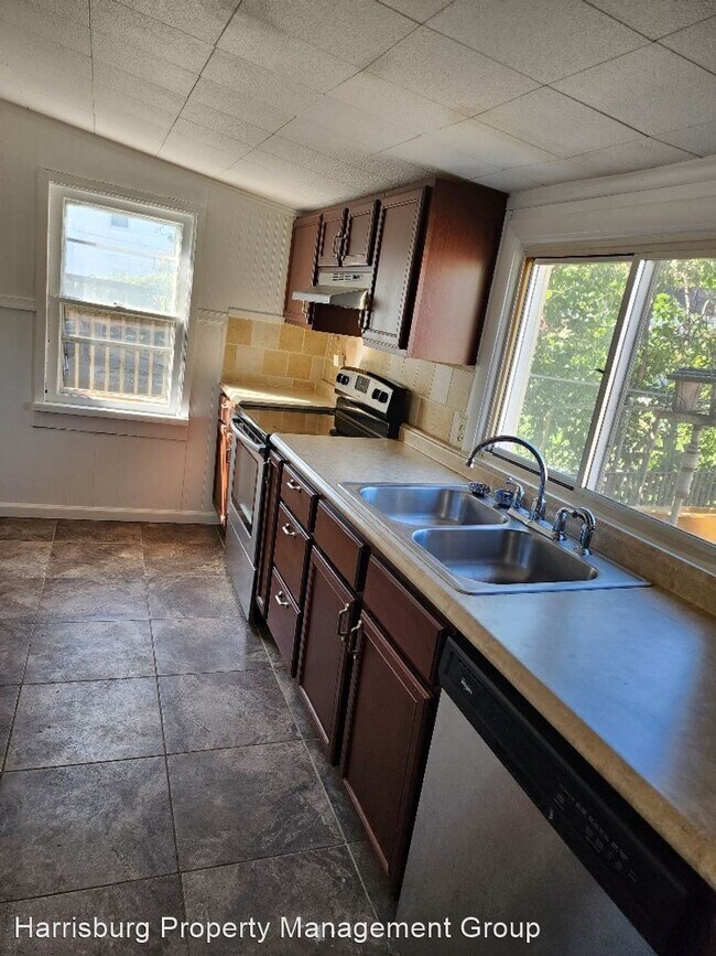 Building Photo - 2 br, 1 bath House - 258 W 2nd St