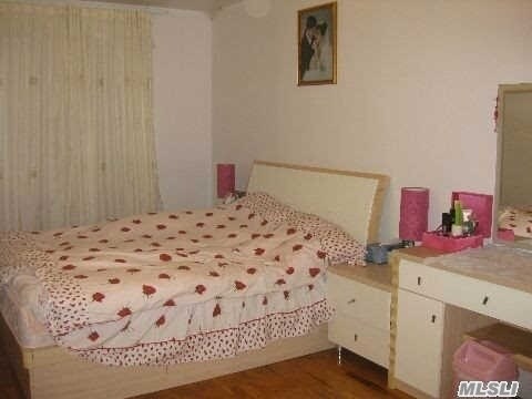 Foto del edificio - 114-15-114-14 14th Rd