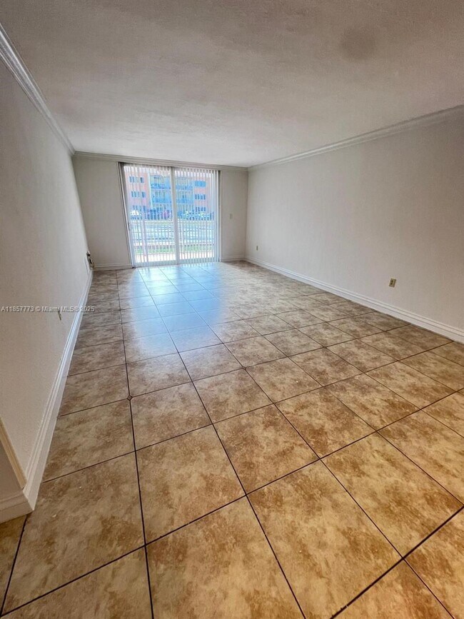 Foto del edificio - 7010 NW 186th St