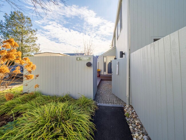 Foto del edificio - 2 Cypress Ln