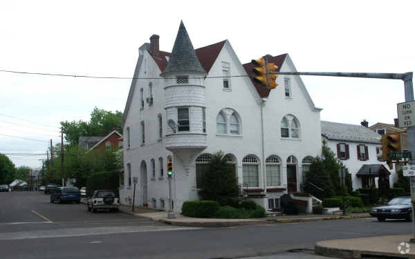 Primary Photo - 137 N Main St