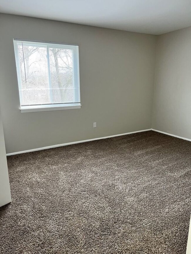 Building Photo - 1181 Abbey Lane D8 Chesterton, IN 46304