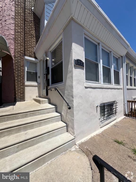 Building Photo - 6713 Guyer Ave