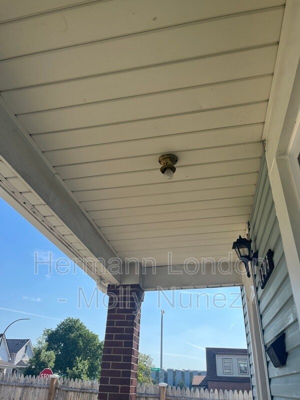 Foto del edificio - 4905 Emerson Ave