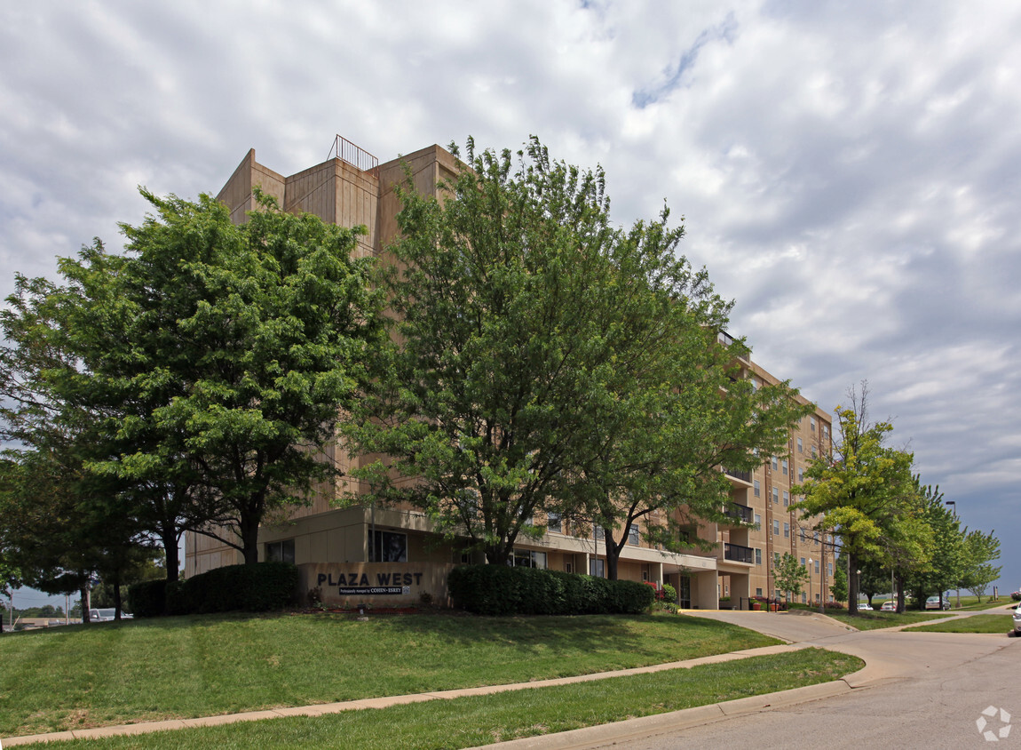 Building Photo - Plaza West Apartments