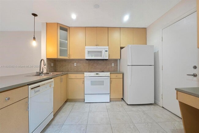 Building Photo - 11066 Longboat Dr