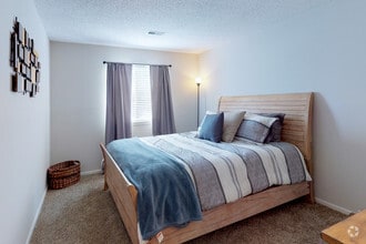 2BR, 2BA - 900 SF - Plantation Flats Apartment Homes