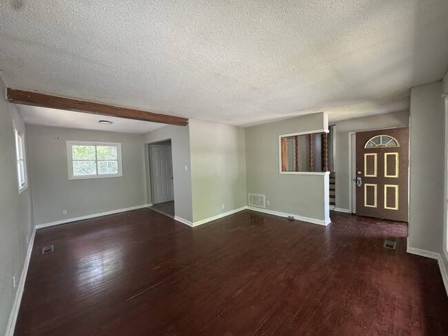 Building Photo - 304 W 35th St