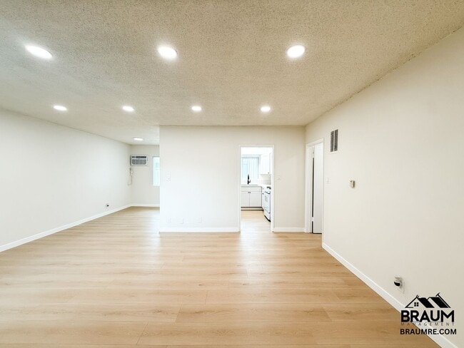 Building Photo - 13129 Oxnard St