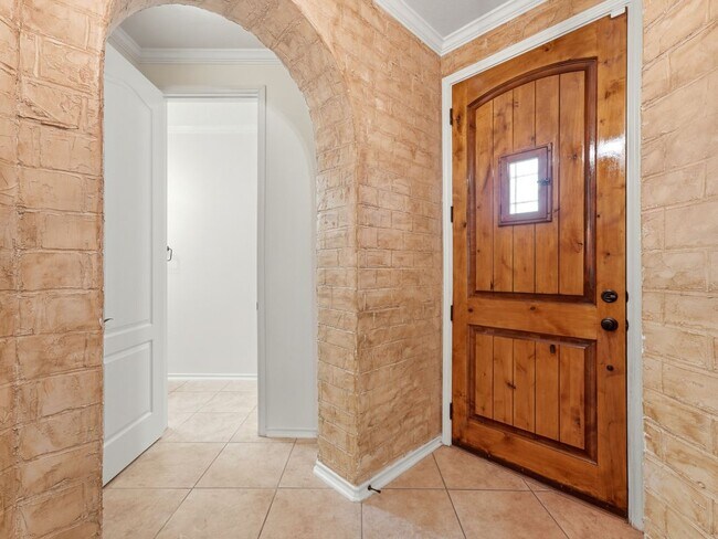 Building Photo - 4127 Woodbridge Way