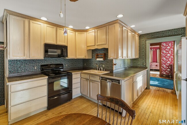 Foto del edificio - 87 Migeon Ave