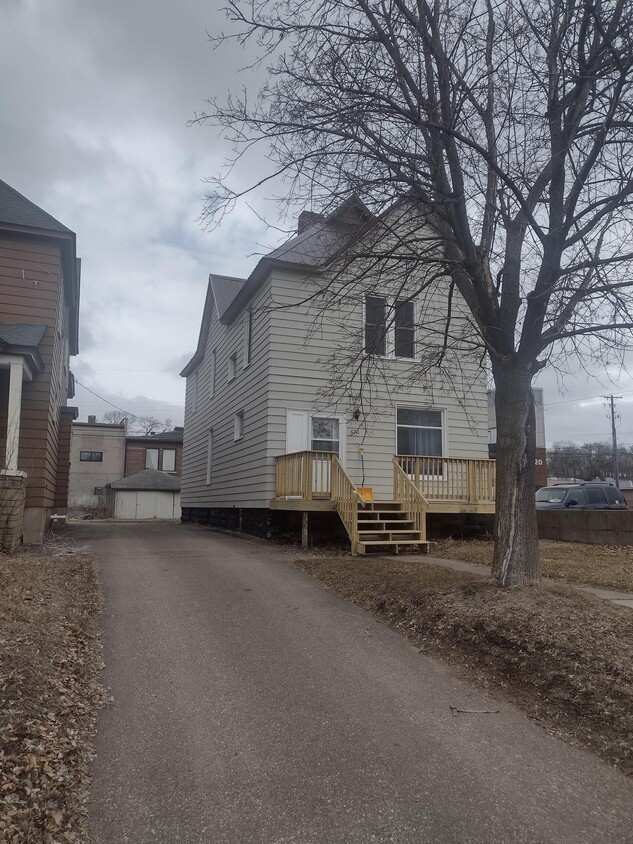 Primary Photo - 670 Wisconsin St