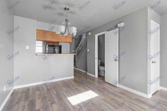 Foto del edificio - Beautiful 1/1.5 Town Home In Dallas!