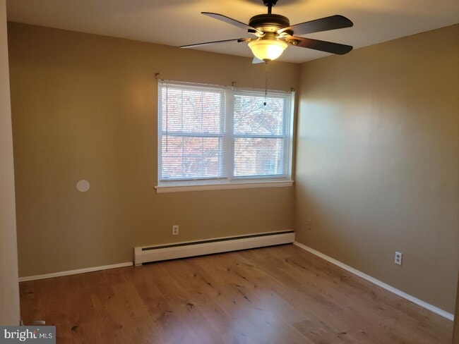 Building Photo - 208 Garnet Dr