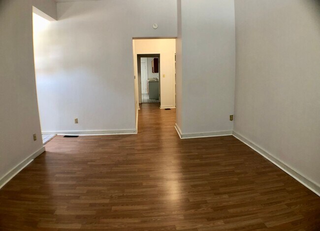 Foto del edificio - 1 Bed / 1 Bath on 10th Ave close to Wexner Medical Center