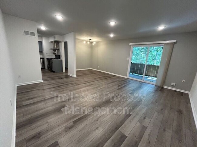 Foto del edificio - 8455 Lowell Ave