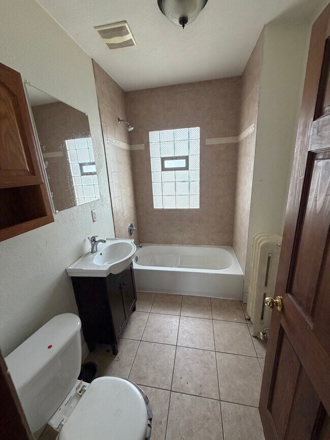 Baño - 1910 Lasalle St