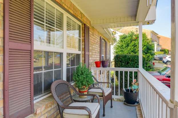 Photo - 220 Woodmaker Ct House