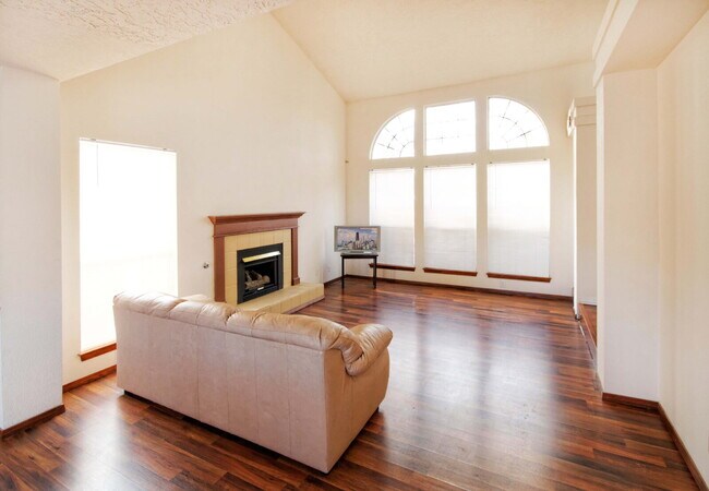 Foto del edificio - 2 Story, 4 BR, 2205 SF home off Southern Blvd in Rio Rancho