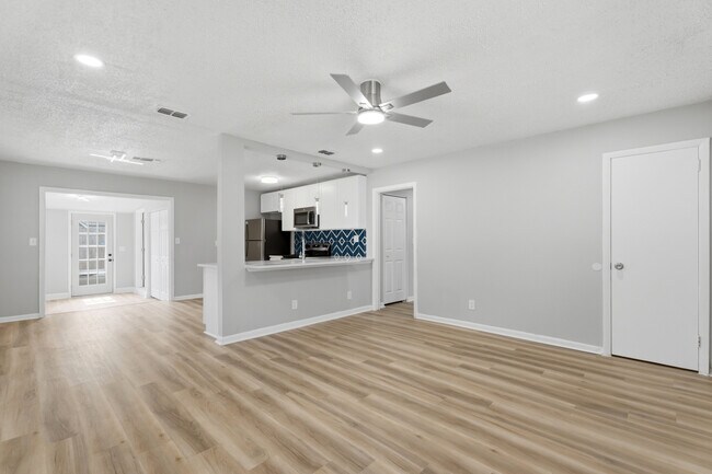 Foto del edificio - 6766 Londonbridge Ln