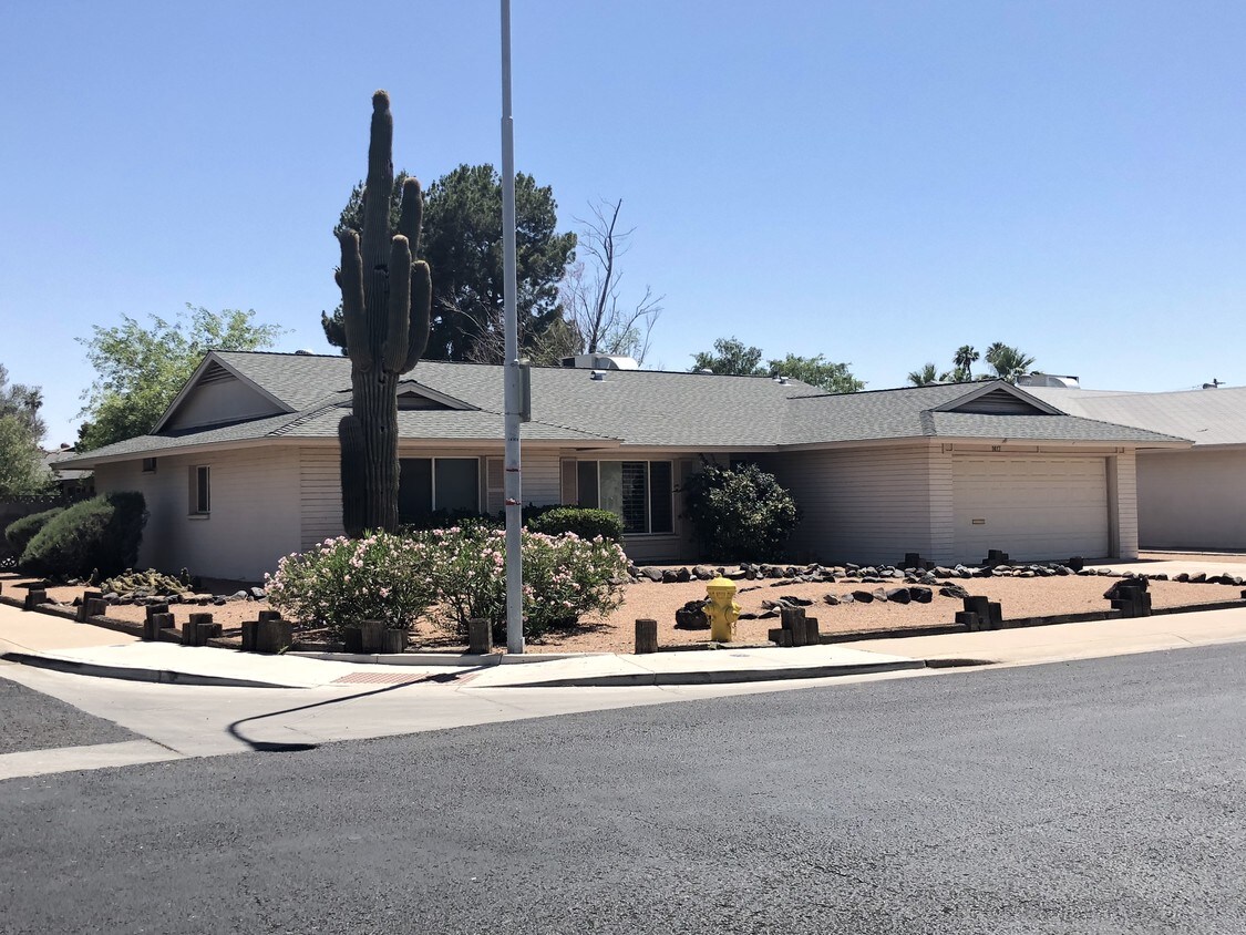 Foto principal - 1617 E La Jolla Dr