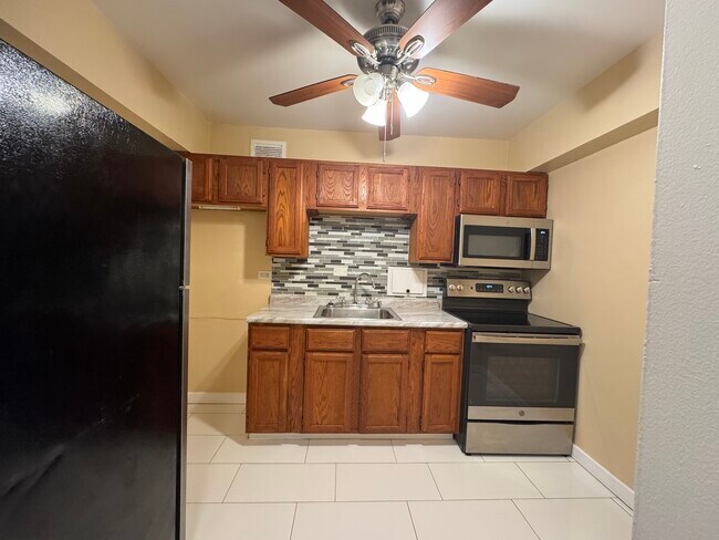 Foto del edificio - 7337 S South Shore Dr