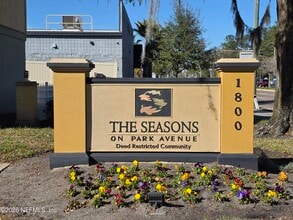 Building Photo - 1800 Park Ave