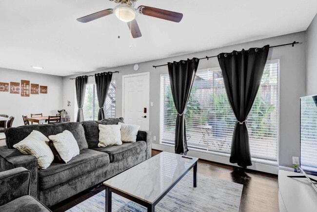 Foto del edificio - 2216 Hazard St