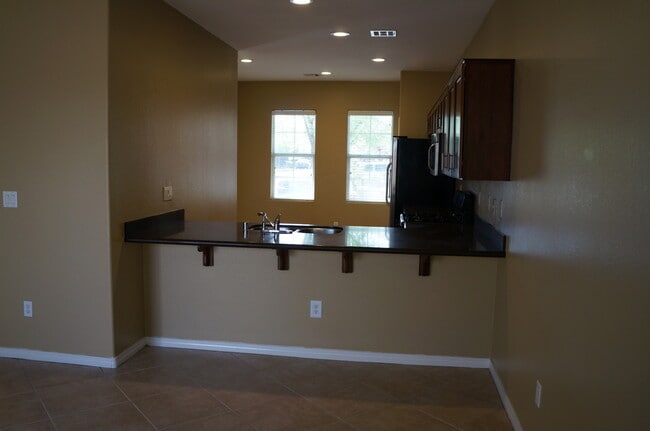 Building Photo - BEAUTIFUL SOUTH LAS VEGAS HOME IN A QUIET ...