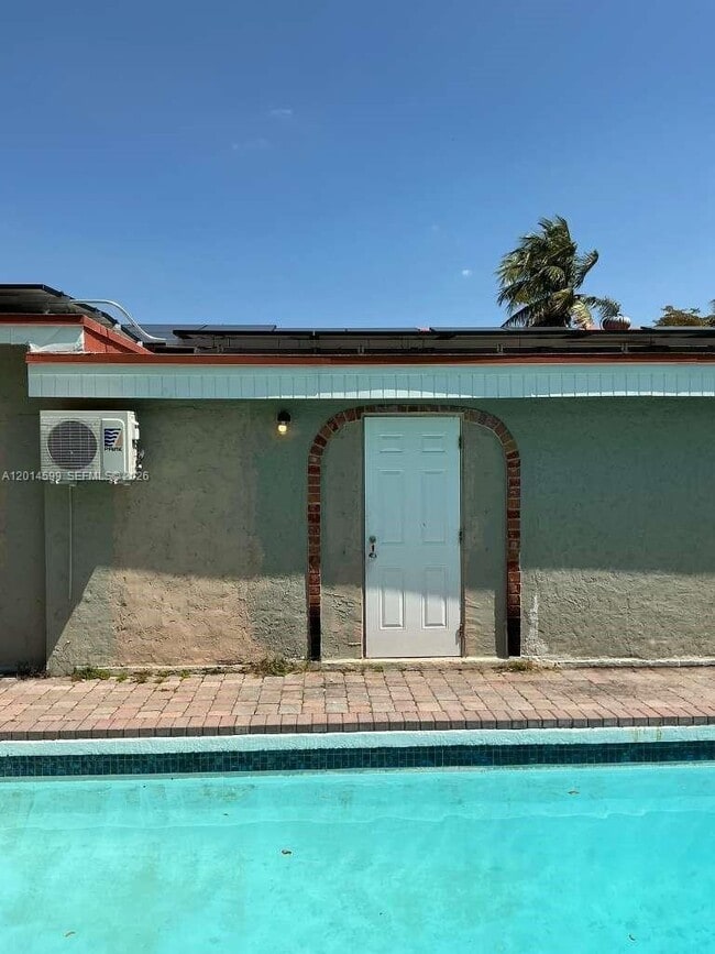 Building Photo - 4324 NW 76th Ave