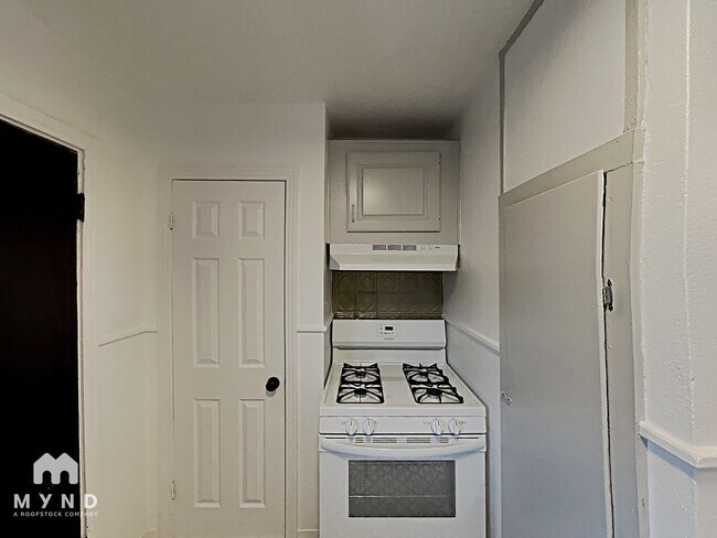 Building Photo - 401 N Montclair Ave